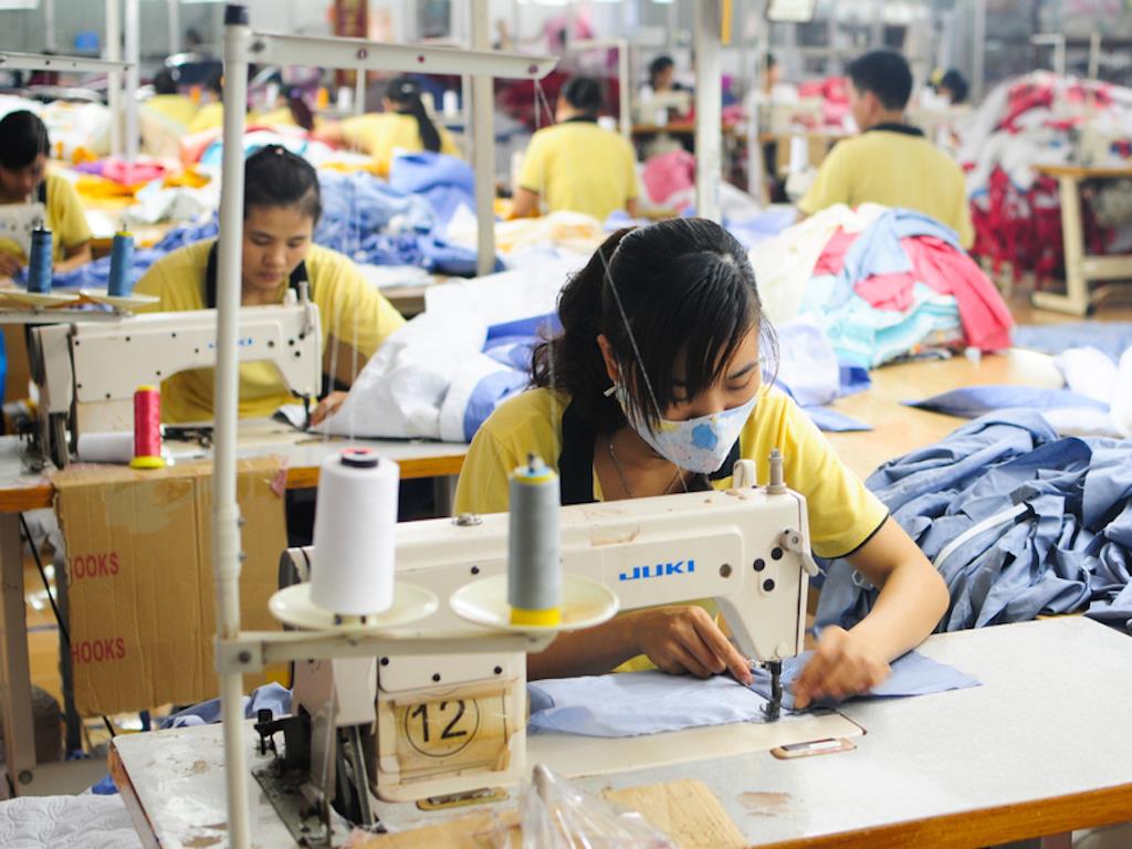 زنان کارگر در کارخانه‌های تولید پوشاک با آزار جنسی سیستماتیک مواجهند